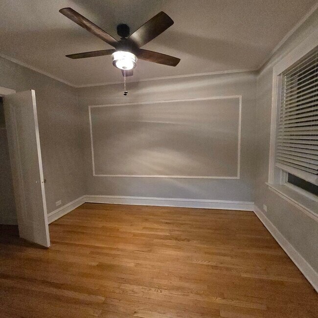 Building Photo - 7529 N Claremont Ave