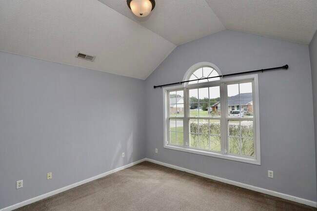 Building Photo - 60 Vinca Ct