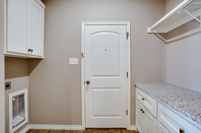Building Photo - Like-New Construction 3/2/2 in Shallowater!