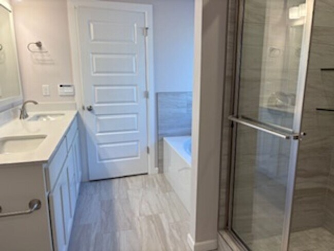 Building Photo - Beautiful New Home!