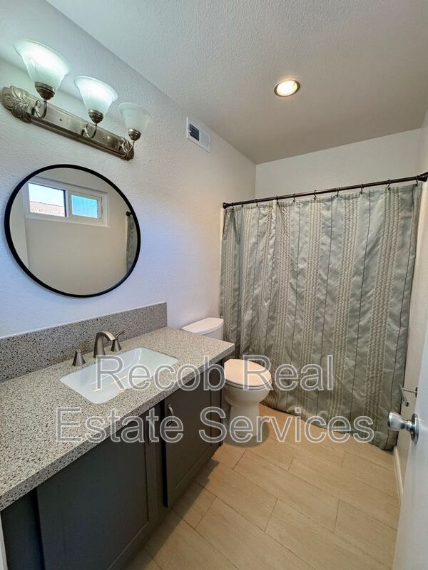 Building Photo - 3473 Mission Mesa Way