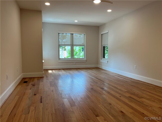Building Photo - 3215 Stuart Ave