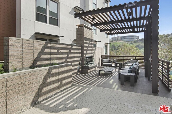 Building Photo - 6030 Seabluff Dr