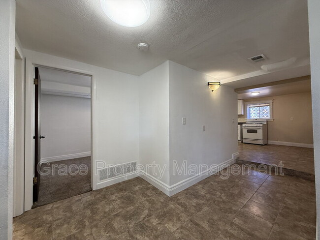 Building Photo - 1149 E 58th Ave
