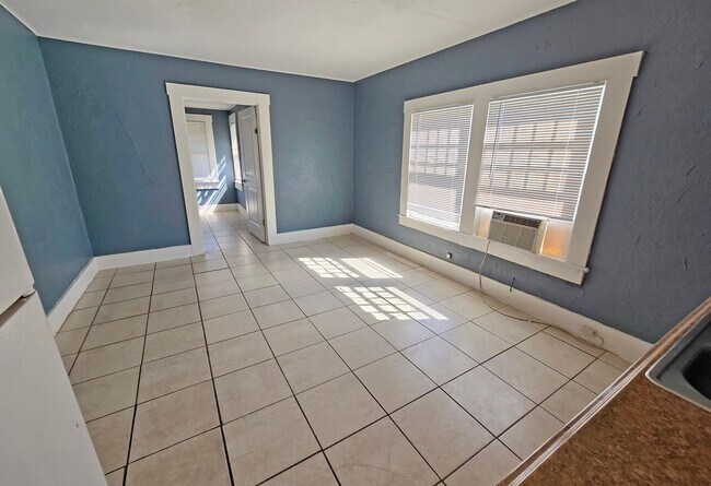 Building Photo - 612 26th St W