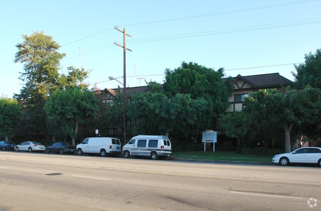 Building Photo - Village Garden