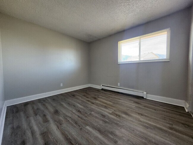 Building Photo - 4420 Loomis Ave