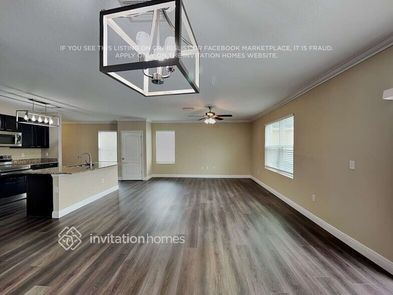 Building Photo - 10527 Whispering Hammock Dr