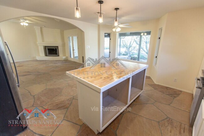 Building Photo - 4728 E Ron Rico Rd