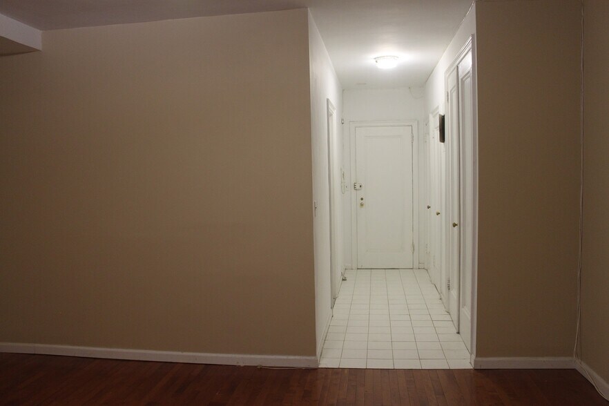 Building Photo - 310 Riverside Dr