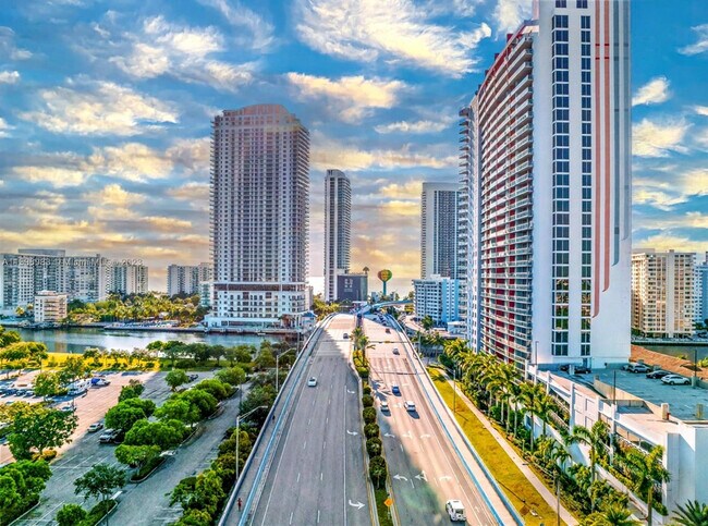Building Photo - 4111 S Ocean Dr