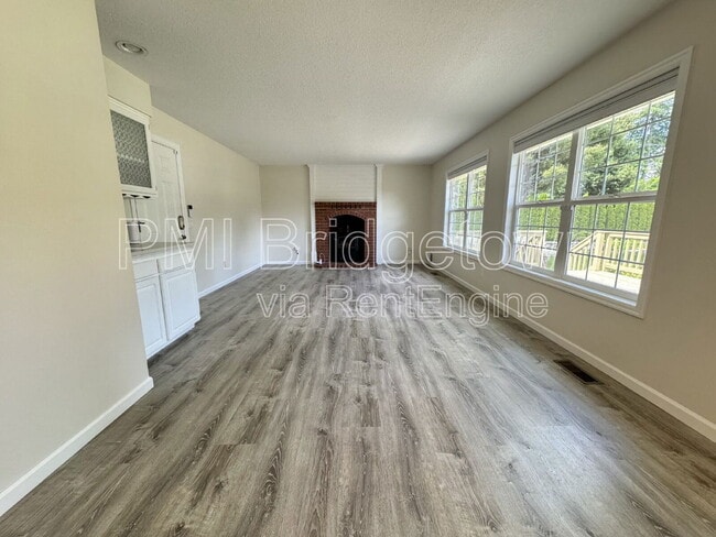 Building Photo - 11814 SW Dickinson Ct
