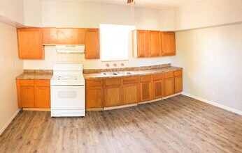 Building Photo - 2BR/1BA Single Family Home! Renovated!