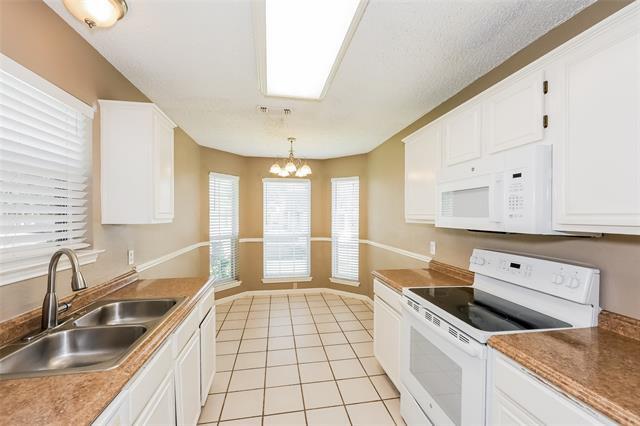 Building Photo - 400 Moss Hill Dr