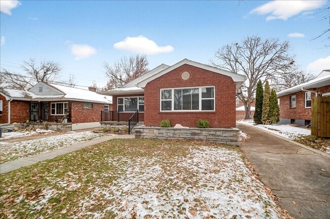 Building Photo - 2BR Brick Bungalow ($1,495/mo)