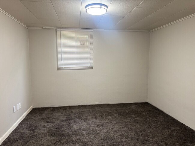 Building Photo - 724 Ratone St