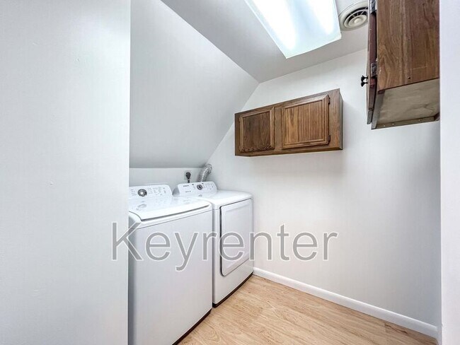 Building Photo - 9208 Moreno Ln