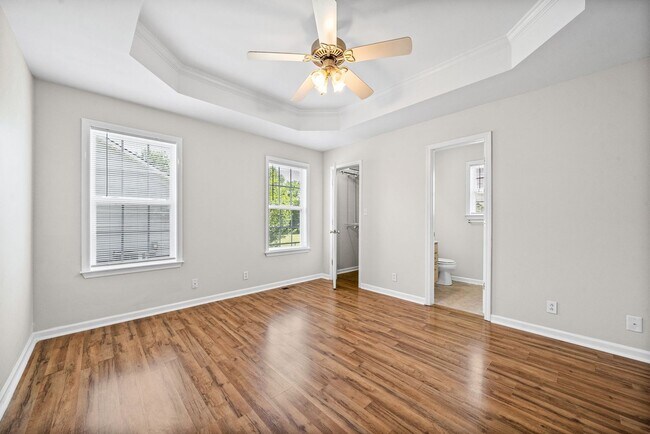 Building Photo - 3865 Roscommon Way