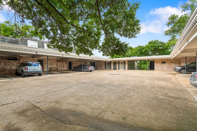 Building Photo - San Pedro Square - West Campus / Shoal Cre...