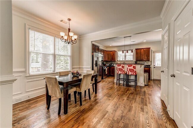 Building Photo - 1829 Sylvan Ridge Dr SW