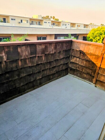 Building Photo - 5414 Newcastle Ave