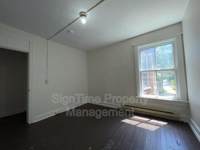 Building Photo - 111 E Washington St