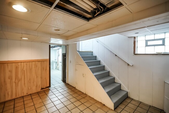 Building Photo - 409 E Melbourne Ave