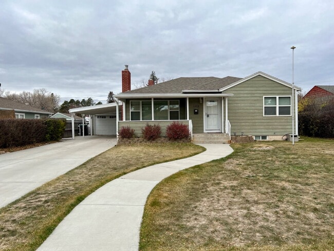 Building Photo - Great Home Close to CFD!