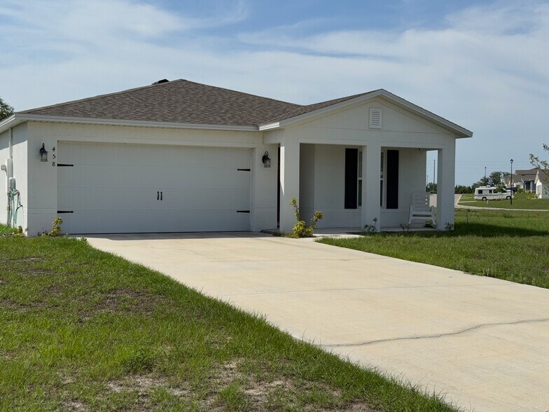 Building Photo - 458 River Hill Dr