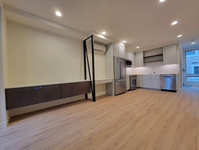 Building Photo - Newer Ballard Townhome with Plenty of Outdoor Space for Rent