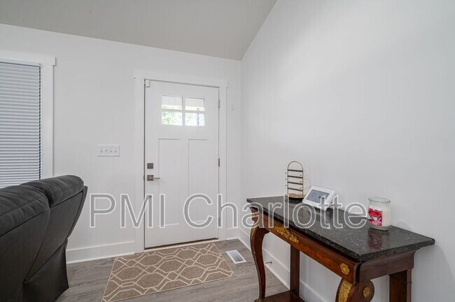 Building Photo - 2128 Chatfield Rd