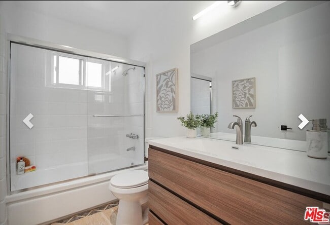 Building Photo - 960 Larrabee St