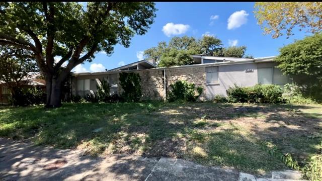 Primary Photo - 7040 Briarmeadow Dr