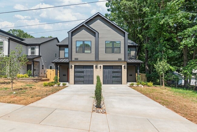 Building Photo - Move-in Ready Modern Townhome!!