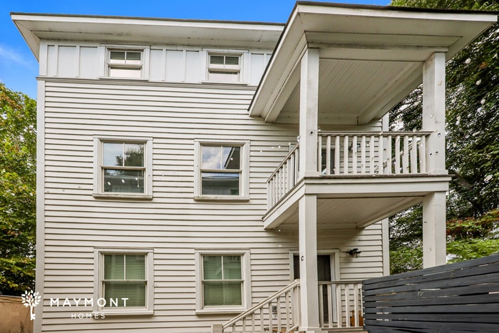 Primary Photo - 5 E Hampstead Square