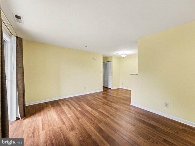 Building Photo - 33 Fern Oak Cir