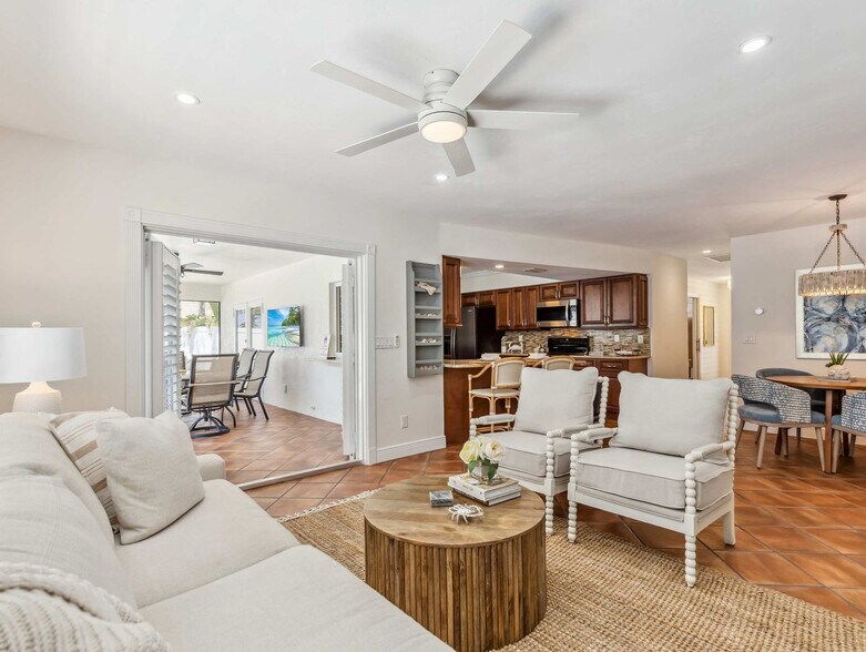 Building Photo - 510 106th Ave N