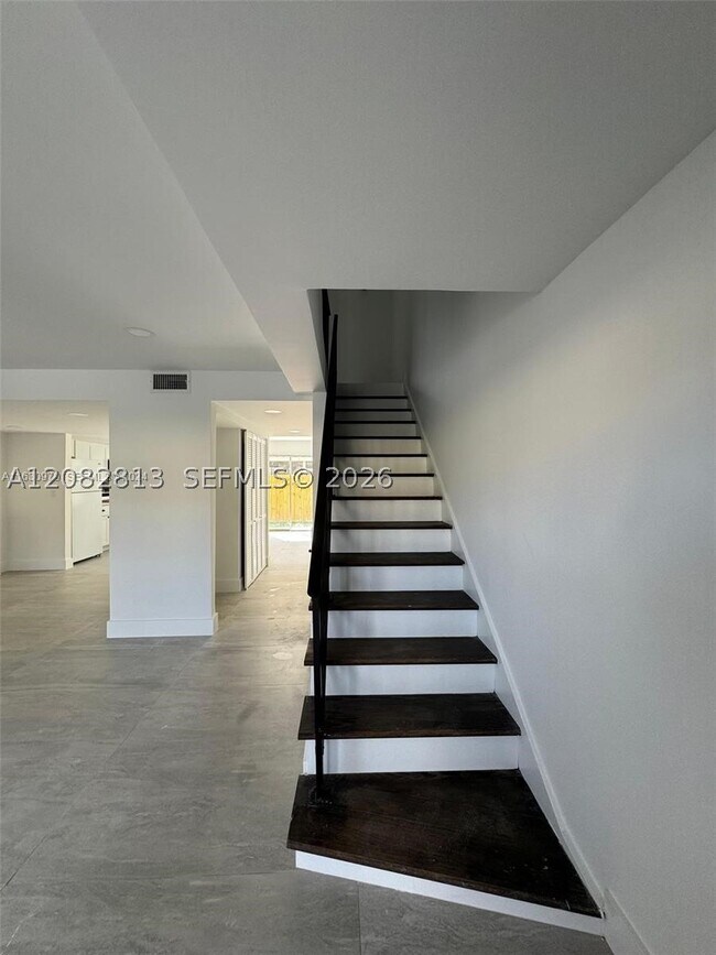 Building Photo - 6628 SW 41st St