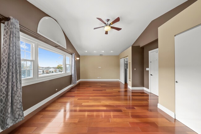 Building Photo - 7432 W Ainslie St