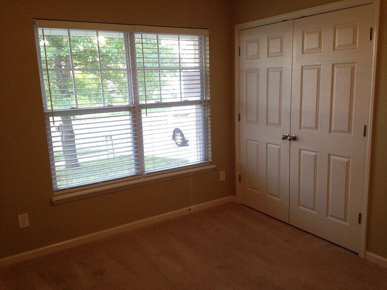 Rm 3 - 996 Applecross Dr