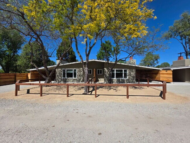 Building Photo - AVAILABLE APRIL - 1 bed, 1 bath renovated units in Atascadero (Santa Margarita)