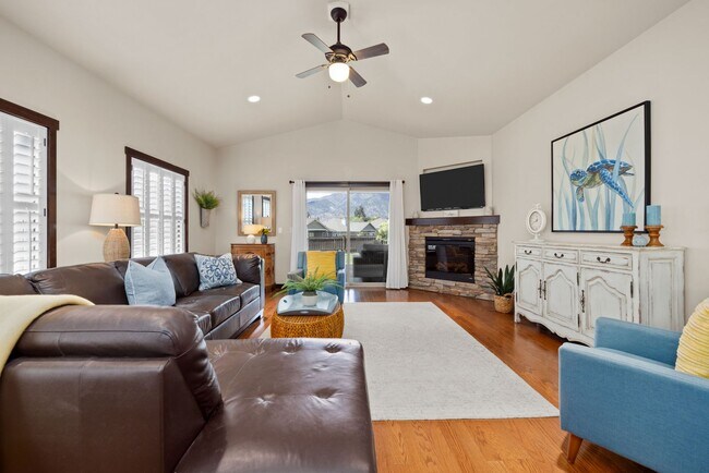 Building Photo - 3 Bedroom, 1.75 Bathroom Home in The Village at Lake Chelan