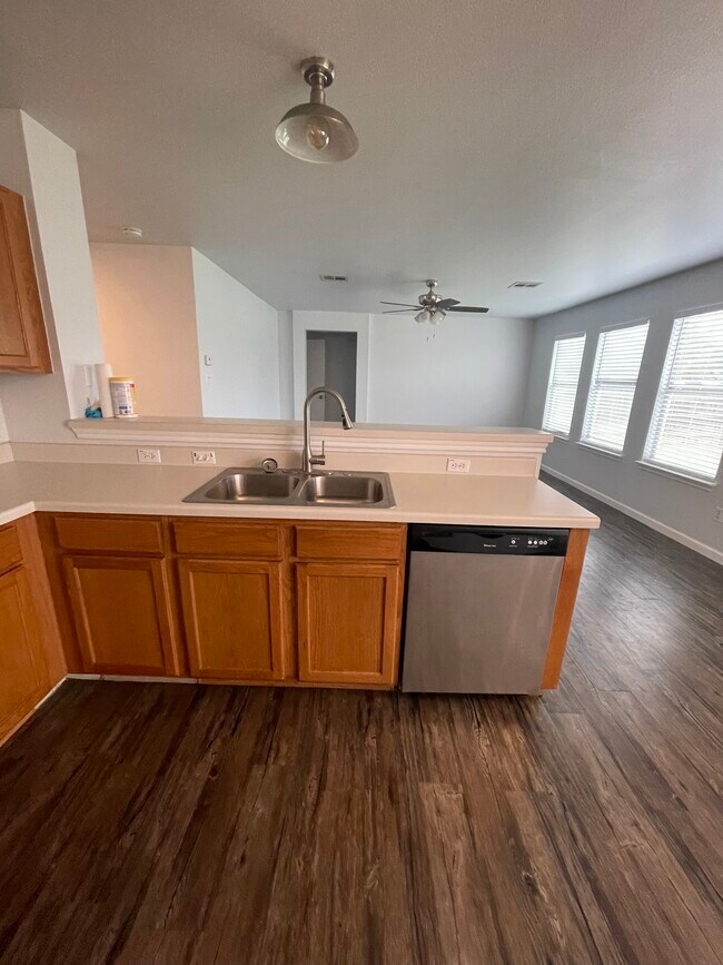 Building Photo - 112 Rinehardt st