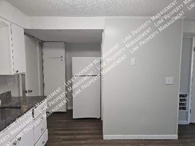 Building Photo - 1640 Keeble St