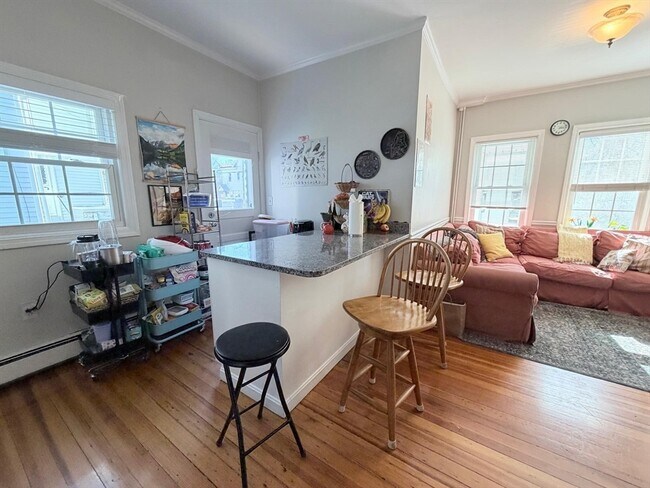 Building Photo - 519 Main St