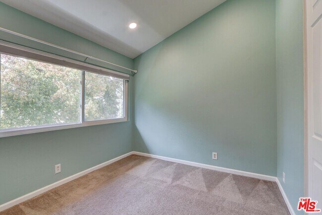 Building Photo - 1275 Seacliff Ct