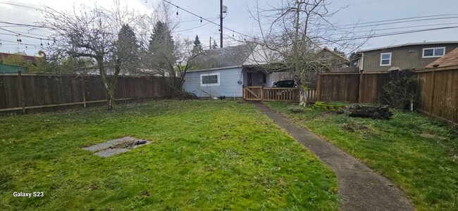 Building Photo - Coming Soon - 3bed/1 bath near Point Defiance