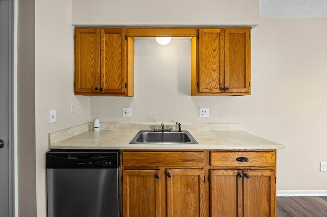 Building Photo - 6 Stenwick Dr
