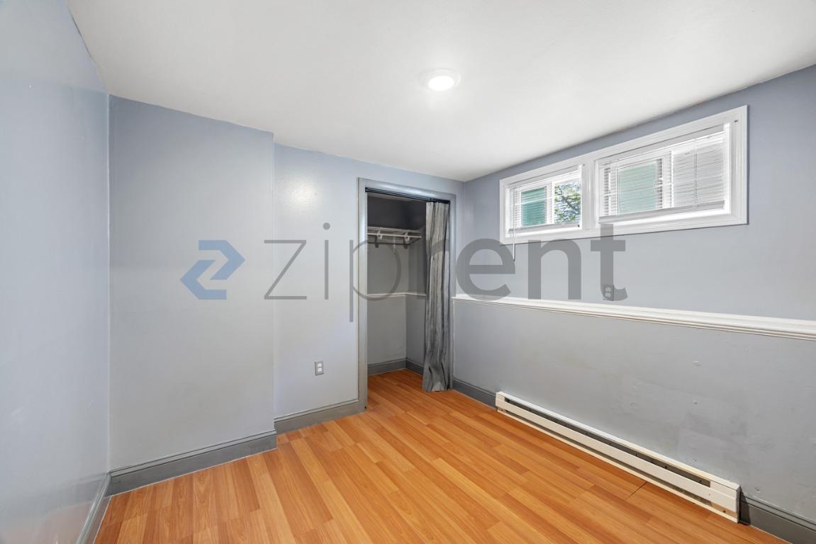 Building Photo - Unit 1