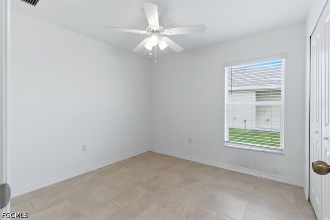 Building Photo - 3911 Treasure Oak Wy